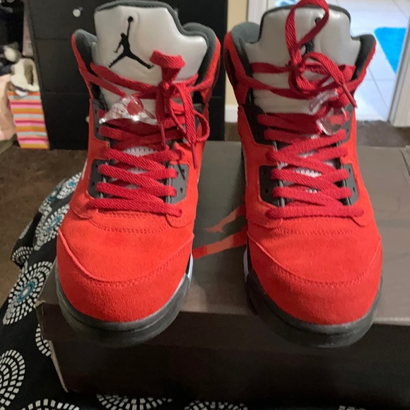 Jordan Retro 5’s (raging bull) - Picture 1 of 4
